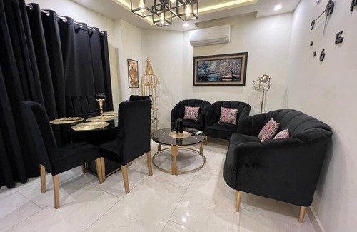 Rawalpindi Apartment | Glamorous one bed apartment near food street