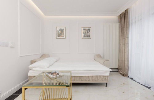 Praga Poludnie Apartment | Glamour Studio by Renters Prestige