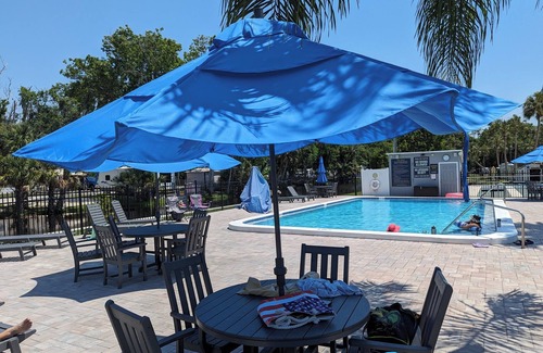 Homosassa House | Glamping in the heart of the Nature Coast! RV sleeps 6, many amenities onsite!