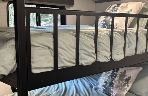 Pelsor House | Glamping in the Trees with view pet friendly