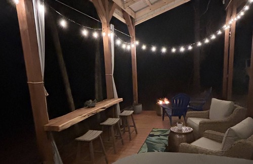 Pelsor House | Glamping in the Trees with view pet friendly