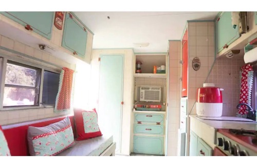 Grandview House | Glamping on 116 Acre Farm- Winnie Jane Bago