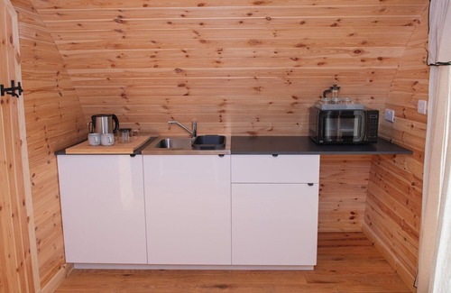Muston Cottage | Glamping Pod 5 Shelter