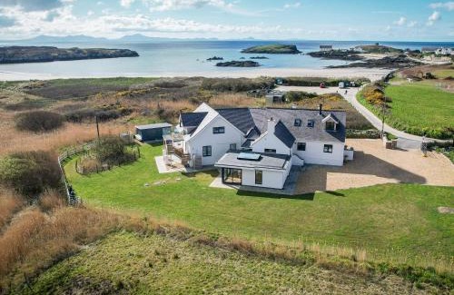 Rhoscolyn House | Glan Towyn