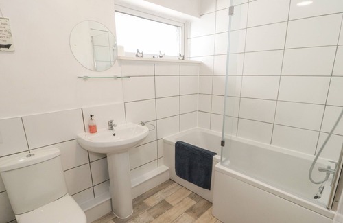 Abergele Cottage | GLAN Y GORS COTTAGE, pet friendly, with open fire in Eglwysbach