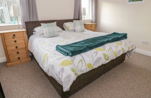 Abergele Cottage | GLAN Y GORS COTTAGE, pet friendly, with open fire in Eglwysbach