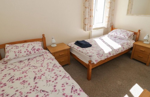 Abergele Cottage | GLAN Y GORS COTTAGE, pet friendly, with open fire in Eglwysbach