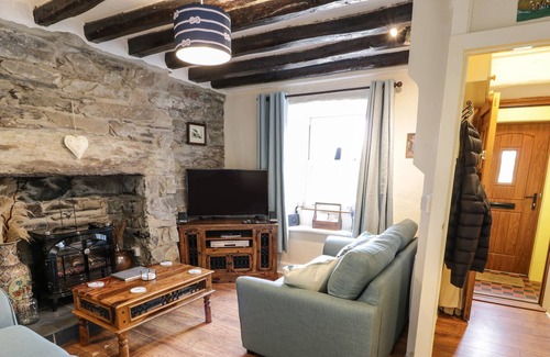 Talsarnau Cottage | GLAN Y WERN COTTAGE, pet friendly, with a garden in Talsarnau