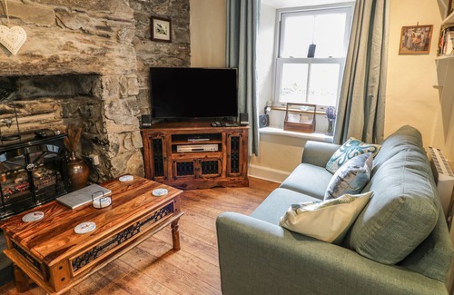 Talsarnau Cottage | GLAN Y WERN COTTAGE, pet friendly, with a garden in Talsarnau