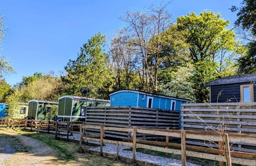 Llanfair Caereinion Cabin | Glan yr Afon Tri - Relax, Recuperate, Enjoy