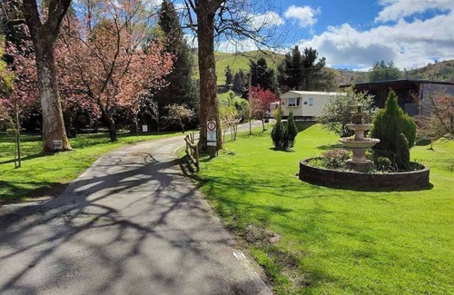 Llanfair Caereinion Cabin | Glan yr Afon Un - Relax, Recuperate, Enjoy