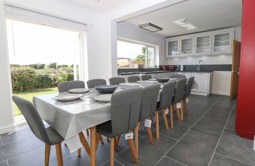 Ty Croes Cottage | GLANFFRAW, pet friendly, country holiday cottage in Aberffraw