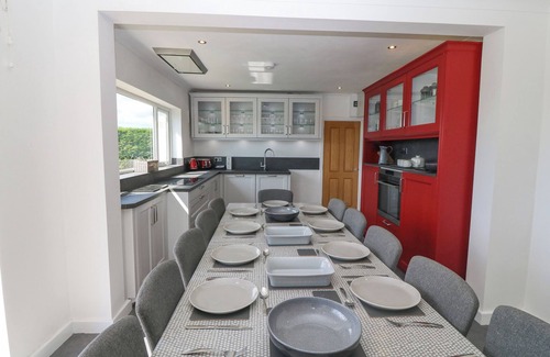 Ty Croes Cottage | GLANFFRAW, pet friendly, country holiday cottage in Aberffraw