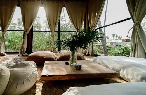 Saladita Apartment | Glass Treehouse, Sauna, Ice Bath, Yoga in Saladita, 50m from Surf