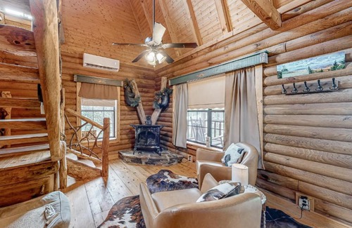 Tiger House | Glassy Mountain Getaway