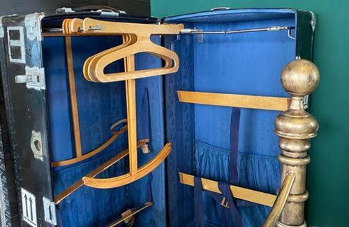 Schmidtheim House | Gleis 1, Eisenbahn Waggon mit Whirlpool und Ofen