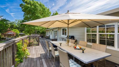Glen Ellen House | Glen Ellen Escape 5BR Retreat w Pool Hot Tub Hammocks Vineyard Views