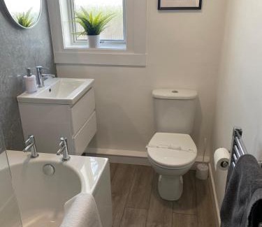 Dunfermline Apartment | Glen Mhor - Beautiful two bedroom apartment Dunfermline