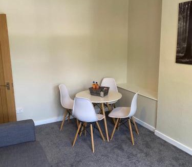 Dunfermline Apartment | Glen Mhor - Beautiful two bedroom apartment Dunfermline