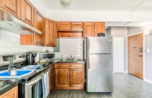 Hamilton Apartment | Glenview West Apartment w Patio - Near Downtown!