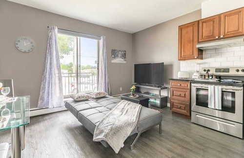 Hamilton Apartment | Glenview West Apartment w Patio - Near Downtown!