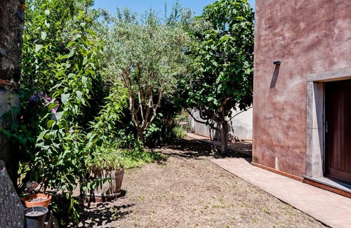 Rovittello Apartment | Gli Iris - Appartamento con 2 Camere da Letto by Wonderful Italy