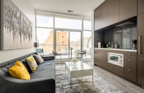 Bloor-Yorkville Apartment | GLOBALSTAY. Charming Yorkville Condos