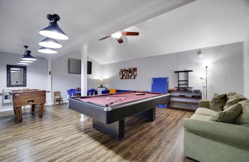Briar Crest Woods House | Gloria's Hot Tub Game Room Fire Pit