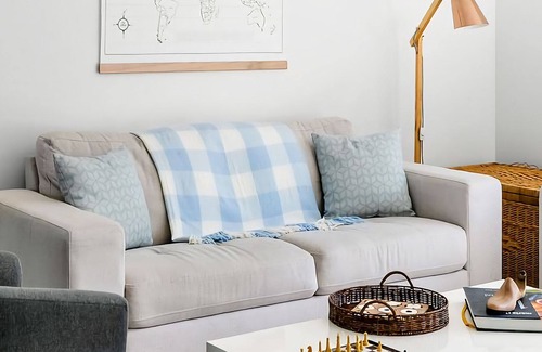 Valla Beach House | Glossies at Coastal Retreat is the perfect place to put your feet up and escape.