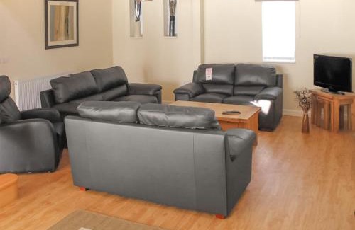 Bridgend House | Glynogwr Lodge