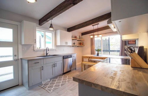North Cowichan House | Gnarly Roots Bungalow!n