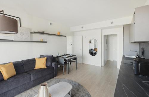 Lorenteggio Apartment | GoHost - Modern and Bright Apartments with Terrace and Balcony