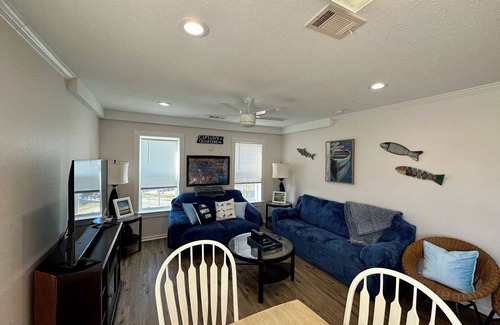 Braithwaite House | Goin’ Fishing? Bring your pole, fish across the street or Marinas down the road.