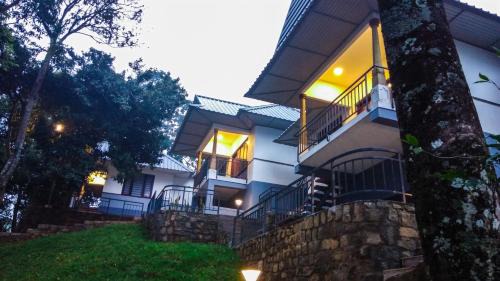 Kanthalloor Hotel | Golden Fern Resort