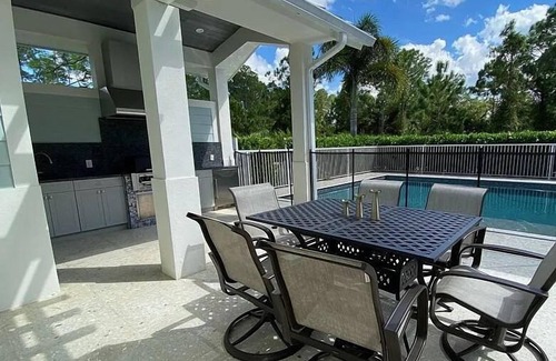 Rural Estates House | Golden Gate Estates 2-bedroom Beach house in Naples with WiFi, AC, Pool, Hot Tub