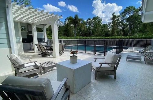 Rural Estates House | Golden Gate Estates 2-bedroom Beach house in Naples with WiFi, AC, Pool, Hot Tub