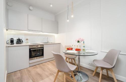Mirow Apartment | Golden Heart Residence - Mennica Residence - Warsaw Center
