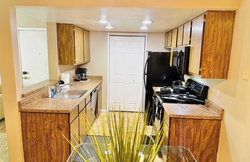 Reno/Tahoe Airport Apartment | Golden Horizon Lodge