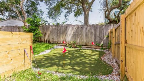 Vilano Beach House | Golden Hour Beach Retreat Hot Tub 2 Bikes Putting Green Mins to Shore