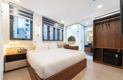 Downtown Ho Chi Minh City Hotel | Golden Lunar