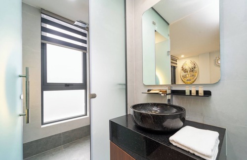 Downtown Ho Chi Minh City Hotel | Golden Lunar