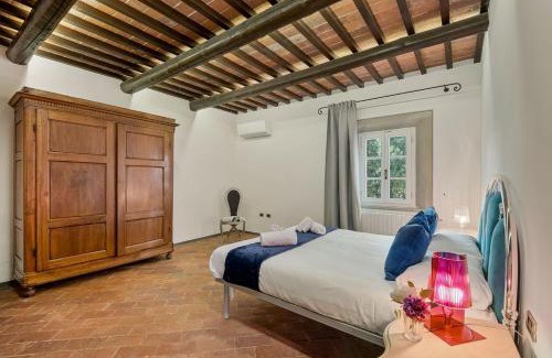 San Miniato Villa | GOLDEN LUXE - Elegant Tuscan Castle Pool and Tennis Court