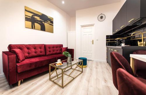 Zielona Gora Apartment | Golden Moonlight