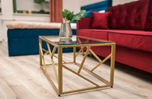 Zielona Gora Apartment | Golden Moonlight