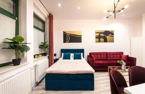 Zielona Gora Apartment | Golden Moonlight