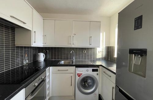 Erith Apartment | Golden Oak Two bed Apartment