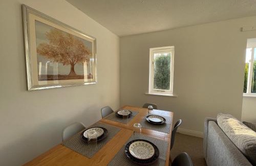 Erith Apartment | Golden Oak Two bed Apartment