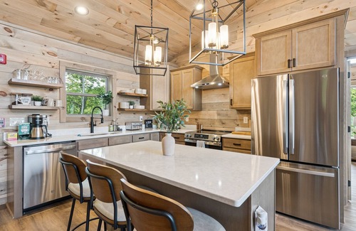 Gatlinburg - Pigeon Forge House | Golden Oaks Cabin 3 Bedroom Home