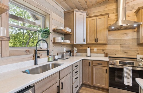 Gatlinburg - Pigeon Forge House | Golden Oaks Cabin 3 Bedroom Home