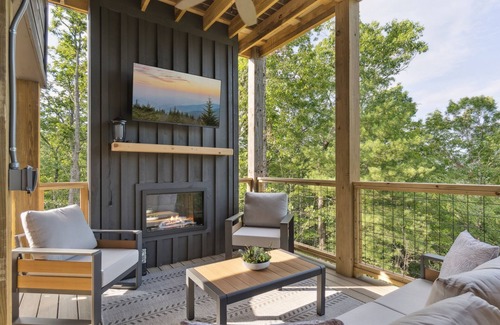 Gatlinburg - Pigeon Forge House | Golden Oaks Cabin 3 Bedroom Home